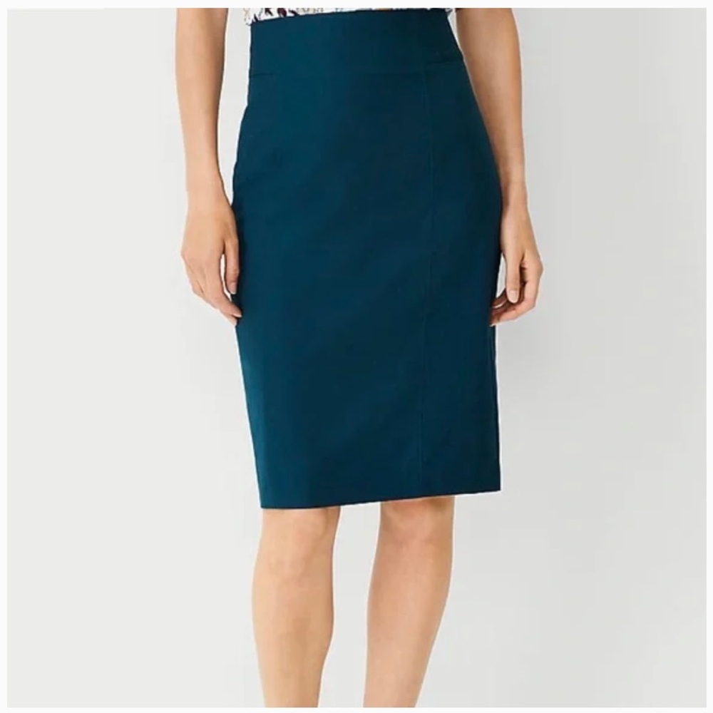 The High Waist Seamed Skirt in Airy Wool Blend in Ominous Teal. Size 8